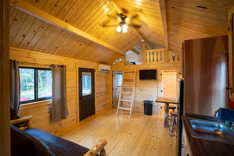 Deluxe Acorn Cottage-2